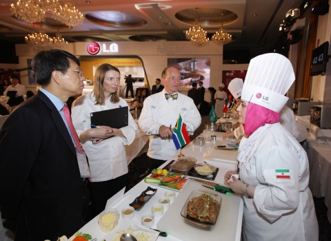 LG전자 HA사업본부 C&C마케팅담당 박희종 상무(사진 맨 왼쪽), ‘르 꼬르동 블루(Le Cordon Bleu)’ 루시 토마스(Lucy Thomas) 디렉터(director)(박