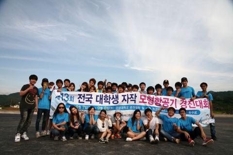 ‘제13회 전국 대학생 자작 모형항공기 경진대회에서’  V-tol(수직이착륙) 부문 1위(최우수상), SCALE(축소모형) 부문 3위(장려상)을 수상한 건국대 ‘해오리’팀