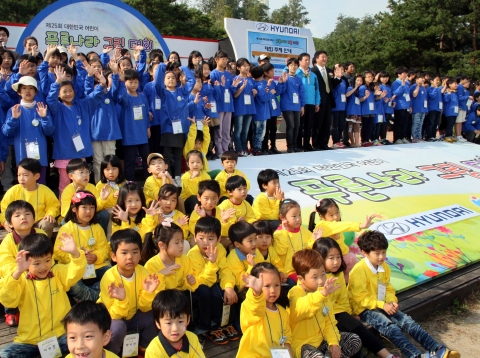현대자동차(회장 정몽구)는 현대자동차, 환경보전협회가 공동 주최하고 환경부와 환경부와 환경부 소속∙산하기관 등 15개 단체가 후원하는 ‘제 25회 대한민국 어린이 푸른나라 그림대회