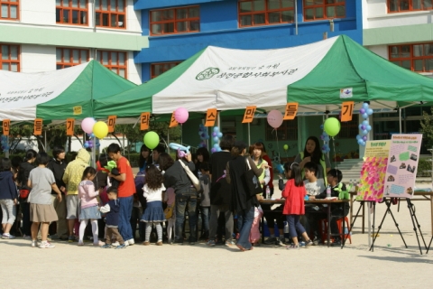 삼전종합사회복지관에서는 지역 내 나눔 문화 확산 및 지역 주민 간 화합의 장을 마련하기 위하여 2008년부터 매년 주민나눔축제를 진행하고 있다.