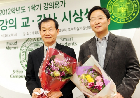 ‘베스트 티처 3관왕’을 차지한 교육공학과 김수욱 교수(왼쪽)와 수학교육과 홍진곤 교수(오른쪽)