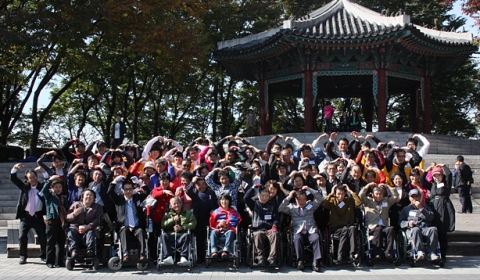 지난해 열린 ‘2011 전국중증장애인배우자초청대회’ 모습.