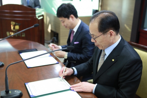 10월18일 소프트아트의 동명대학교 한국어능력시험(TOPIK) 디지털 교육콘텐츠 무상 기증 및 협약