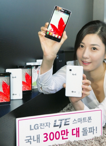 LG전자의 LTE 스마트폰 국내 판매량이 1년만에 300만대를 돌파했다.