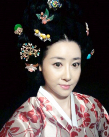 매혹적인 황진이로 둔갑한 초이윤슬