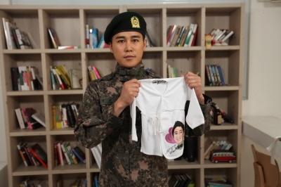 배냇저고리 릴레이에 참여한 배우 정태우