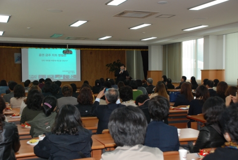 한국교육인재개발원은 22일 강원도 동해교육지청에서 금연, 금주 예방교육 '우리 아이들 어떻게 지도할 것인가'라는 주제로 특강을 진행하였다.
