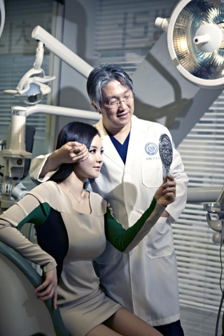 모델 임지혜와 신데렐라성형외과 정종필 원장