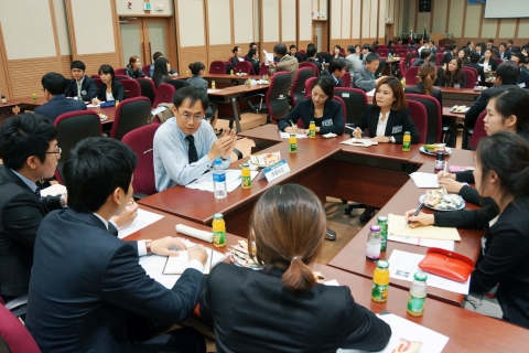 건국대 글로컬캠퍼스는 24일 오후 교수연구동 컨벤션홀에서 한국중견기업연합회와 지식경제부와 함께 ‘중견기업과 함께하는 열린 멘토스쿨’을 개최했다.