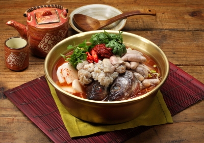 양푼찌개 전문점 '엄탕'이 가맹점을 모집한다.