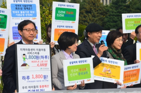 기자회견 참가자 모습 (왼쪽부터 김성주 의원, 김미희 의원, 박경양 전지협 이사장)
