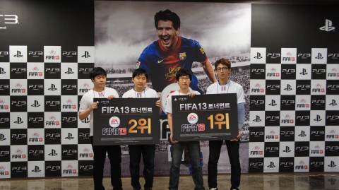 소니컴퓨터엔터테인먼트코리아는 EA SPORTS™ FIFA 13의 출시를 기념하여 개최한 PlayStation®3 FIFA 13 토너먼트를 28일(일) 서울 미근동 KT&G 상상 Univ.에서 개최했다.이날 대회에서는 김도형, 윤성용 팀이 이원일, 나성호 팀을 세트 스코어 2대 0으로 물리치고 우승을 차지했다.