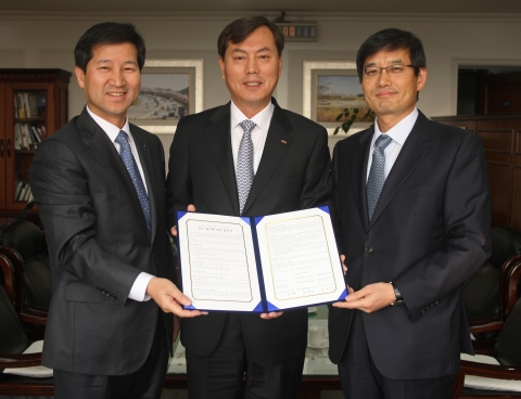 LG유플러스(부회장 이상철 / www.uplus.co.kr)는 한국도로공사(사장 장석효 / www.ex.co.kr), 신한카드(사장 이재우 / www.shinhancard.com)