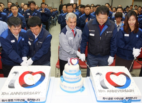 한국지엠 세르지오 호샤 사장이 회사 출범 10주년을 맞아 30일부터 본사(인천 부평)를 비롯, 군산, 창원, 보령 등 국내 사업장을 순회하며 전 임직원을 대상으로 13차례의 경영현