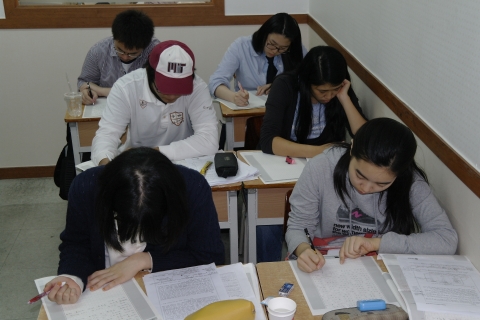 신우성논술학원 수업 장면