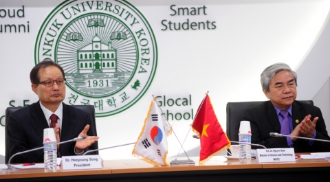 건국대학교(총장 송희영)는 응웬 꽌(Nguyen Quan) 베트남 과학기술부 장관이 관련부처 공무원단 및 주한베트남대사관 관계자 등 20여명과 함께 건국대를 방문, 한국과 베트남간