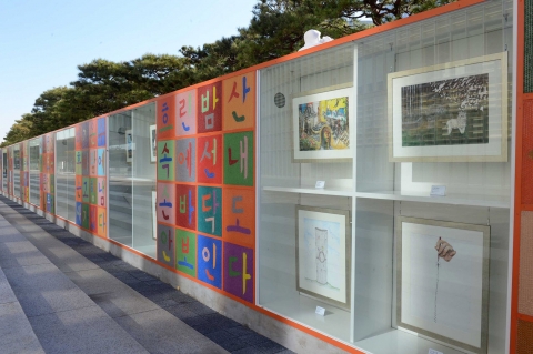 KDB금융그룹이 개최 한 ‘제1회 KDB학생미술대전’ 시상식의 수상작 및 본선작 200점은 파이어니어 갤러리와 KDB 산업은행 본점 로비에서 오는 16일까지 무료로 전시된다. 사진
