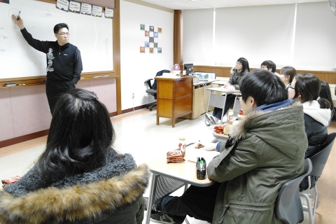 강남 대치동 신우성논술학원 수업 장면.