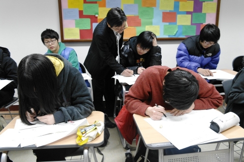 대치동 신우성논술학원 수시논술 수업 장면
