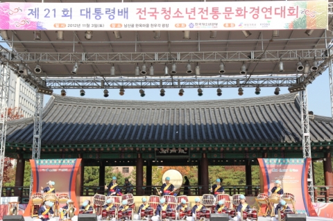 서울공항초등학교 사물놀이팀 공항한울밀알동살의 공연