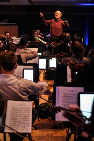 벨기에의 명문 심포니 오케스트라인 '브뤼셀 필하모닉(Brussels Philharmonic)'이 7일(현지시간) 벨기에 브뤼셀에서 삼성전자 '갤럭시노트 