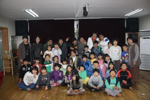 한국보건복지인력개발원 광주사회복무교육센터의 재능나눔봉사동아리 'The 좋은 친구 하비'에 참여하는 사회복무요원들