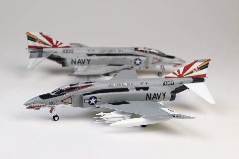 색칠 작업 없이 완성된 F-4B 팬텀II ‘썬다우너스’