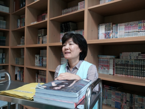국립암센터 병실 도서를 담당하고 있는 금성숙 자원봉사자