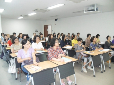 부산시 주최로 진행되는 부산시민대상 병원코디네이터 자격증과정 교육 프로그램의 모습 (정연화의료서비스아카데미)