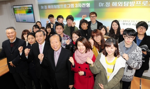 건국대학교(총장 송희영)은 제30대, 31대 건국대 총동문회장을 역임한 정건수 (주)대득스틸 회장(상학 67)이 모교인 건국대 학생들의 해외문화탐방을 위해 1억원을 기탁, ‘Dr.