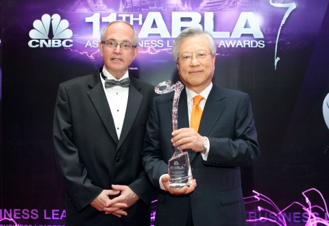 KT는 태국 방콕의 시암 켐핀스키(Siam Kempinski) 호텔에서 11월 16일 저녁(현지시간)에 열린 아시아에서 가장 뛰어난 최고경영자(CEO)들에게 주어지는 제11회 아시