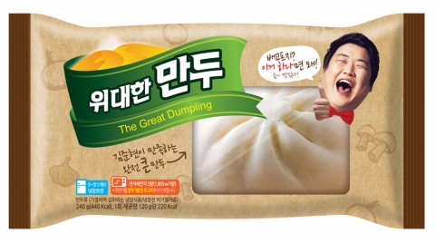 국내대표토종편의점 GS25는 이달 20일 개그맨 김준현과 브랜드 컨설팅 전문기업 ㈜굿지앤과 손잡고 ‘위대한 만두’를 출시한다.
