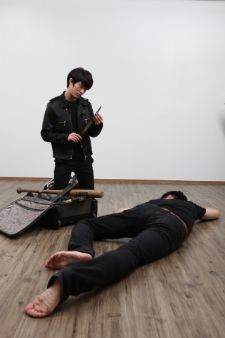 극중 배역 명호의 장면