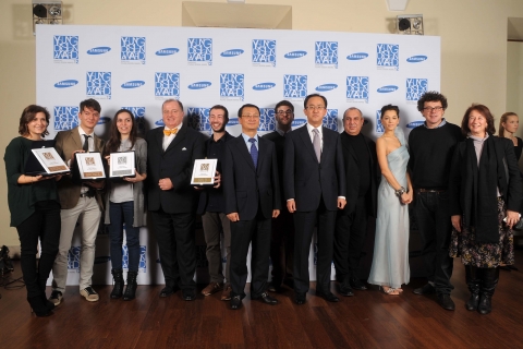 삼성전자가 19일 (현지시간) 이탈리아 밀라노 레오나르도 다빈치 과학 박물관에서 제 6회 '삼성 영 디자인 어워드'를 개최해 수상자, 심사위원, 삼성전자 관계자 
