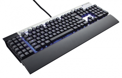 커세어 벤젼스 게이밍 기어 K90 제품 사진