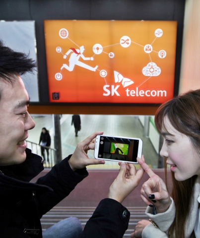 SK텔레콤은 11월 말부터 오라즈마 기술을 활용하여 일반 빌보드 광고를 동영상 광고로 연결해 보여주는 광고를 종로, 신촌, 양평동에 위치한 건물과 을지로 지하 보도에 설치해 운영 중이다.