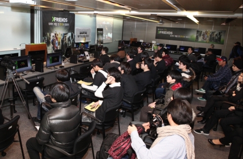 한국마이크로소프트는 12월 1일(토), 아시아 국가별 최고의 게이머를 뽑는 서바이벌 토너먼트 ‘Xfriends’의 국내 우승자를 선발하는 ‘Xfriends 챔피언 선발대회’를 성황리에 마쳤다.