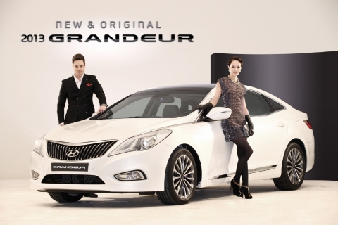 현대자동차는 새로운 디자인과 다양한 안전 및 편의사양을 기본 적용한 ‘2013 그랜저’를 3일(월)부터 전국 영업점을 통해 판매한다고 밝혔다.