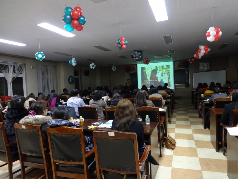 군산대학교 교양교직과에서는 교육대학원 특성화 프로그램의 일환으로 지난 29일 군산대학교 사회대학 강의실에서 한국숲유치원협회 부회장 장희정박사 초청특강을 실시했다.