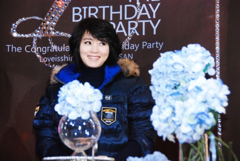 입양아동 돌파티에 참석한 배우 김혜수