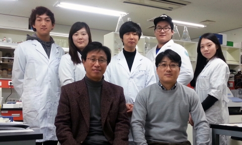 건국대 이창수(앞줄 왼쪽), 박영진 교수(앞줄 오른쪽)와 연구팀