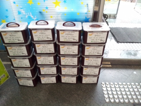 2012년 11월부터 12월 2주까지 삼전종합사회복지관(관장 박영희)은 지역주민들과 ‘가가호호 김장김치 한포기 나눔’을 통해 일촌 가족 맺기 활동을 진행했다.