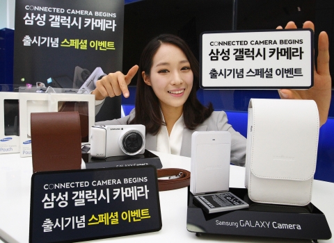 삼성전자가 오는 31일까지 세계 최초 LTE를 지원하는 커넥티드 카메라 '갤럭시 카메라' 출시를 기념하는 특별한 크리스마스 선물 이벤트를 진행한다.