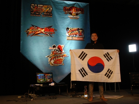 아시아 대표로 참가한 한국의 이선우 선수는 &#039;슈퍼스트리트파이터 IV AE Ver. 2012’와 ‘스트리트파이터 X 철권&#039; 두 개 부문에서 모두 우승을 차지하며 격투 게임 최강국의 자존심을 살렸다.