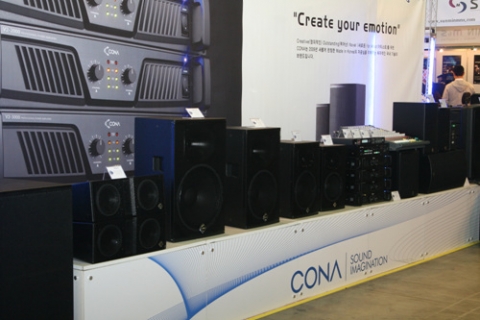 지난 11월 국제음향∙무대∙조명∙영상산업전인 KOSOUND에서 올해 인터엠이 새롭게 출시한 CONA의 새로운 라인업들이 소개되었다.