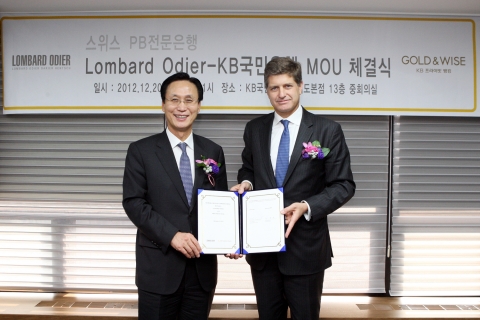 민병덕 은행장(왼쪽), Lombard Odier Asia 총괄대표 Vincent Duhamel(오른쪽)