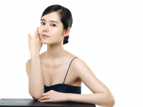 이자녹스 앰플 드롭 파운데이션(모델 한가인)