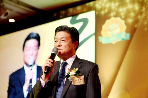 김기호 예스24 대표이사가 ‘2012 올해의 책’ 시상식에서 개회사를 하고 있다.