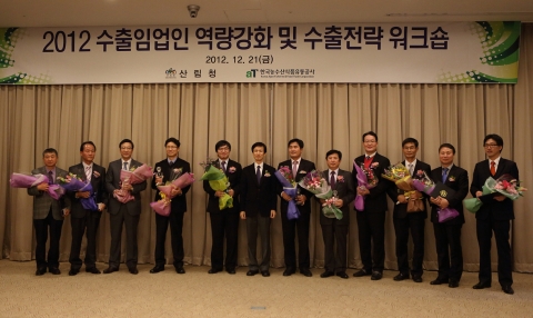이건산업 해외조림팀장인 강양술(43) 차장이 탄소배출권 조림사업을 통한 녹색성장에 기여한 공로를 인정받아 농림수산부장관으로부터 ‘해외조림 유공자’ 표창을 수상했다.