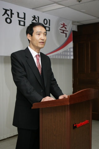 김성만 신임 KT네트웍스 대표이사가 2일 역삼동 본사에서 열린 취임식에서 취임사를 하고 있다.